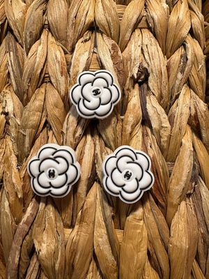 CC White Flower 2d Focal