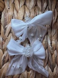 White Pearl Bow Sugar Crown Bead
