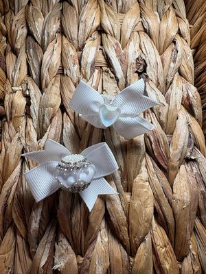 White Heart Bow Bead