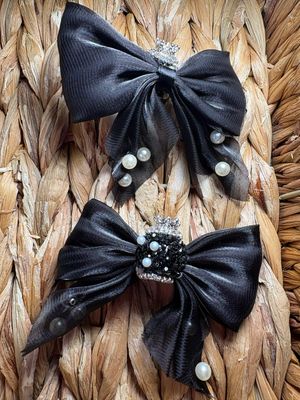 Black Pearl Bow Sugar Crown Bead