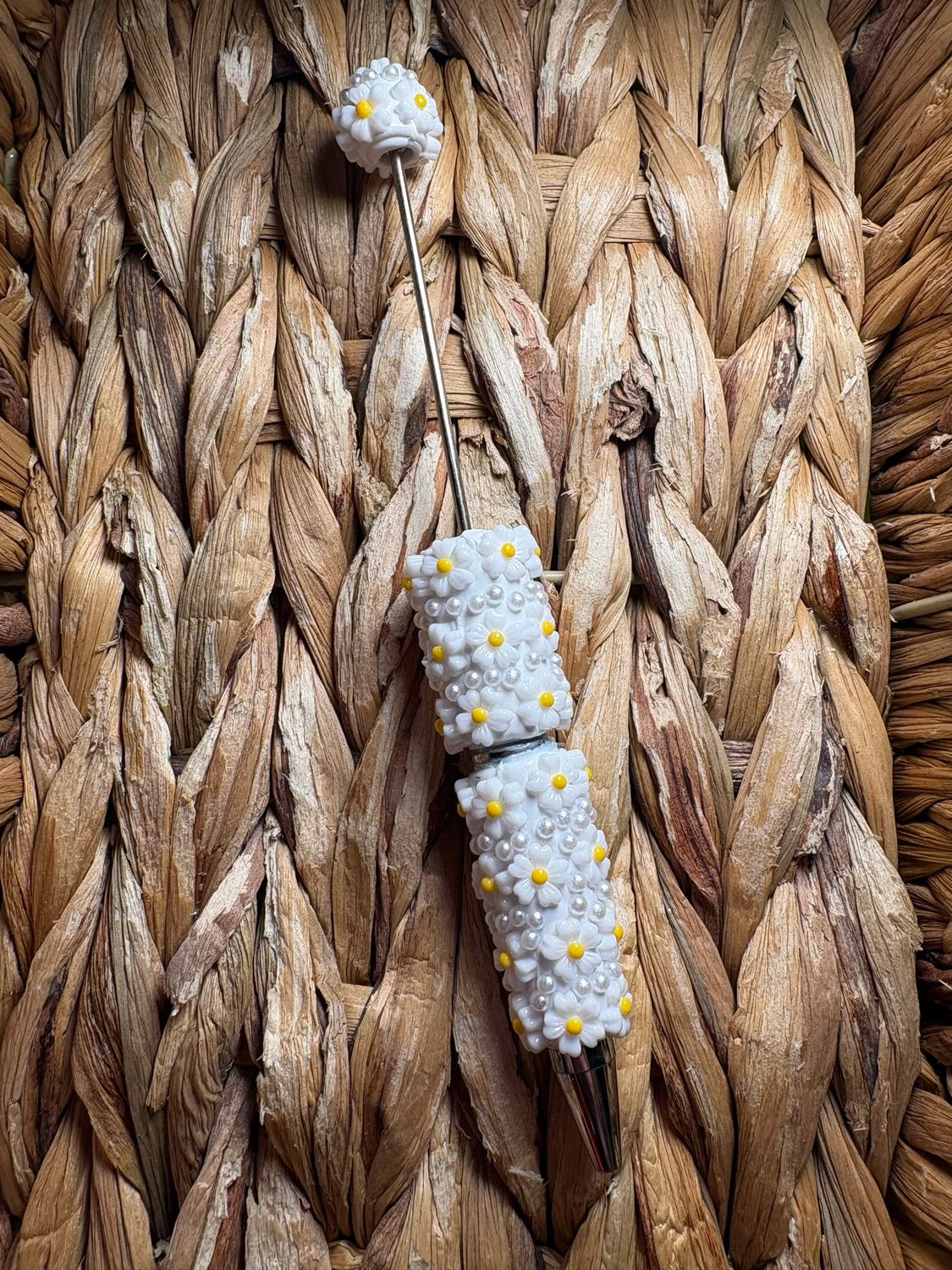 White Flower &amp; Pearl Clay Pen