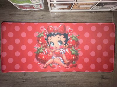Betty Desk Mat