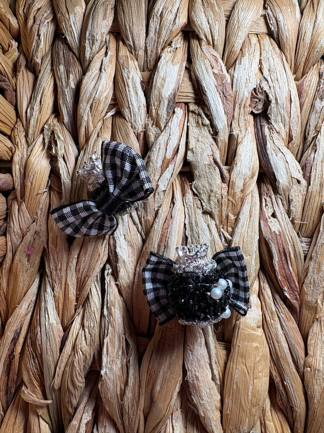 Black Plaid Bow Sugar Crown Bead
