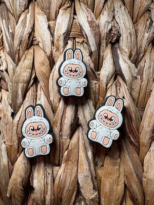 White Bubu Sitting 2D Focal