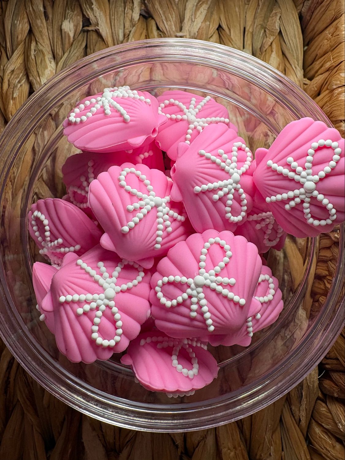 Pink Shell with Bow 3d Focal