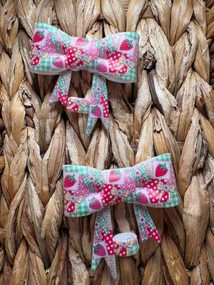 Strawberry Bow Straw Topper ST9