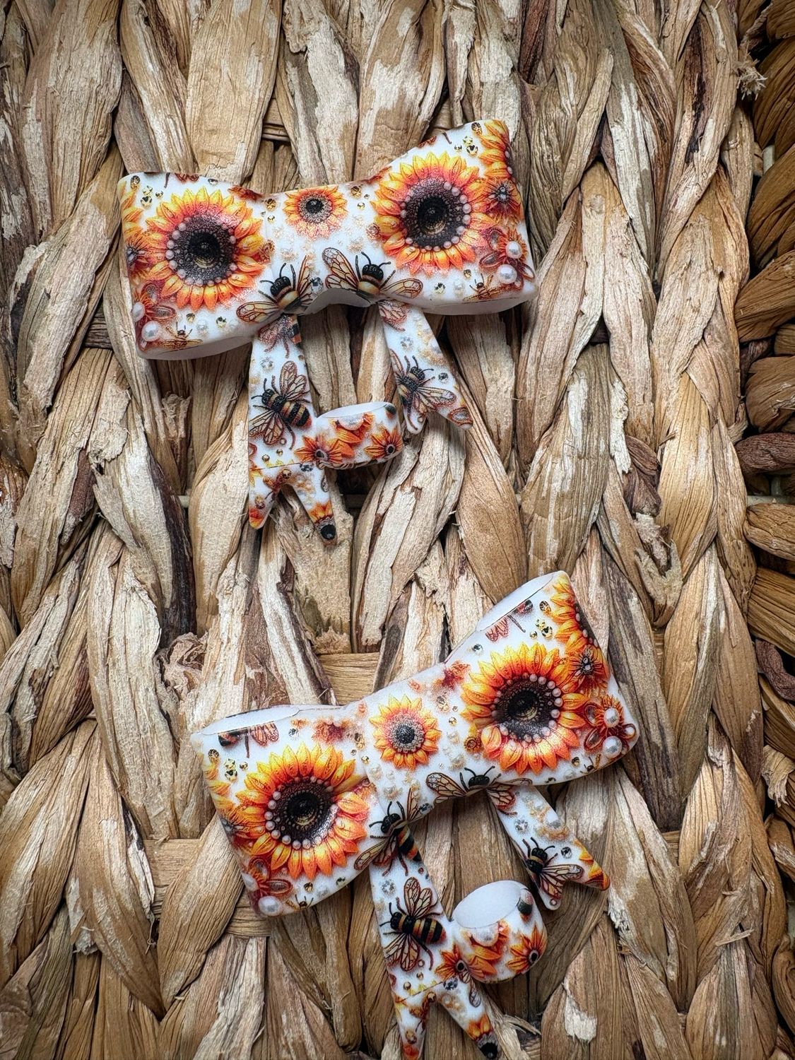 Sunflower &amp; Bee Straw Topper