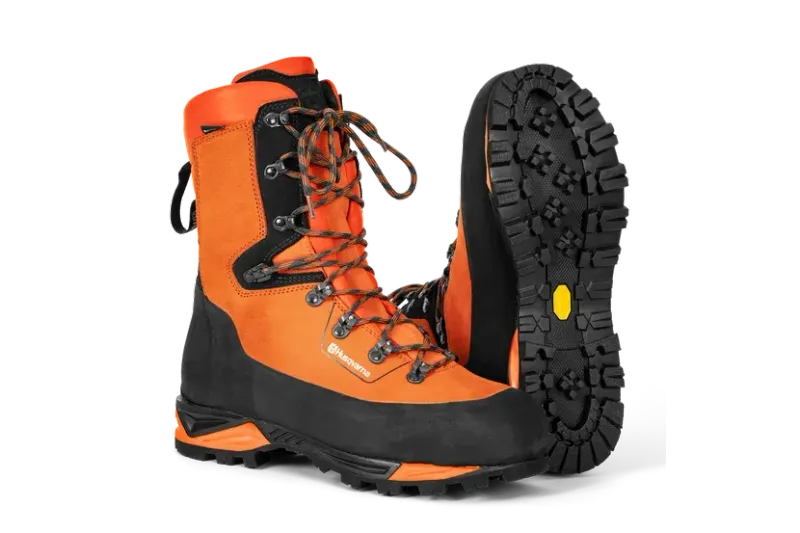 Protective leather boots with saw protection, Technical 24