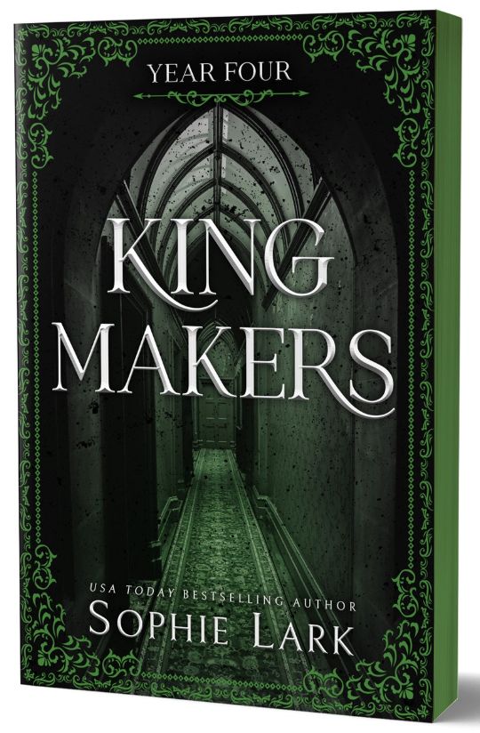 Kingmakers #4: Year Four (Deluxe Edition) Kingmakers #4: Year Four (Deluxe Edition)