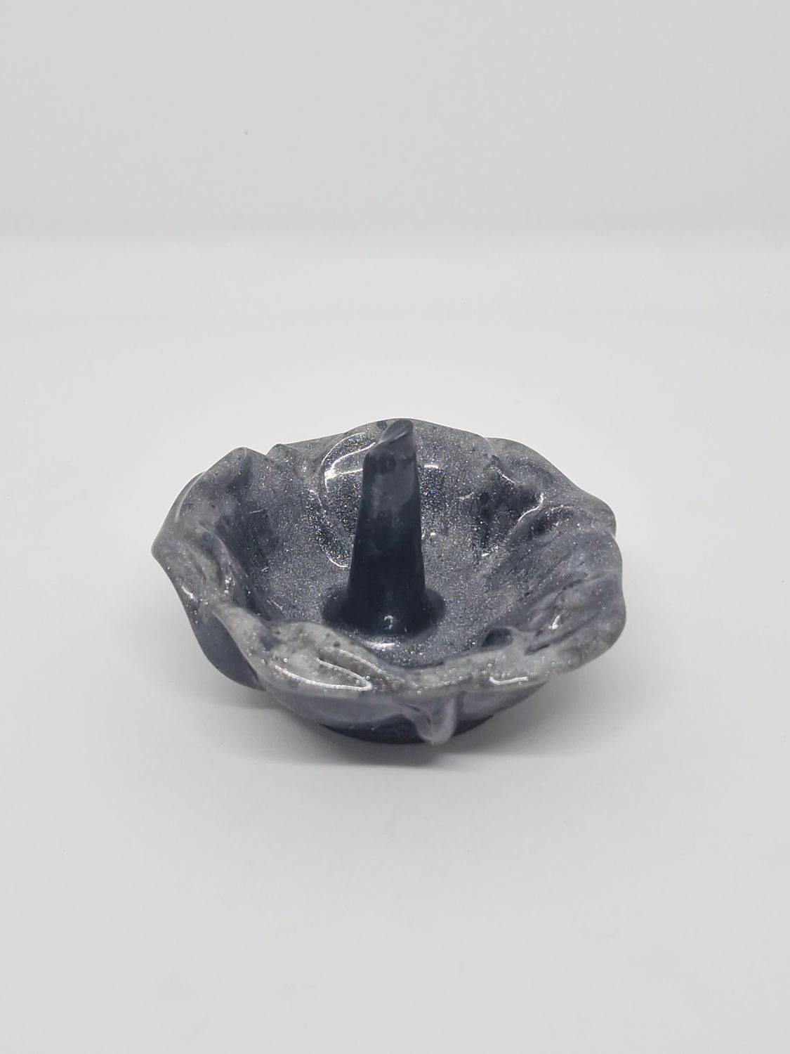 Graphite Shine Fountain Ring Holder