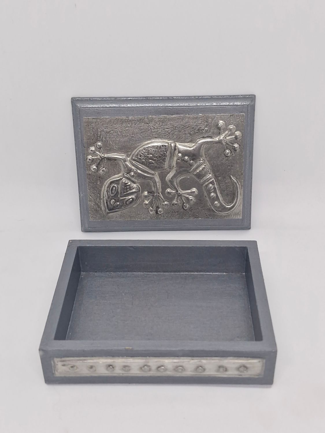 Wooden box with Gecko Pewter decoration