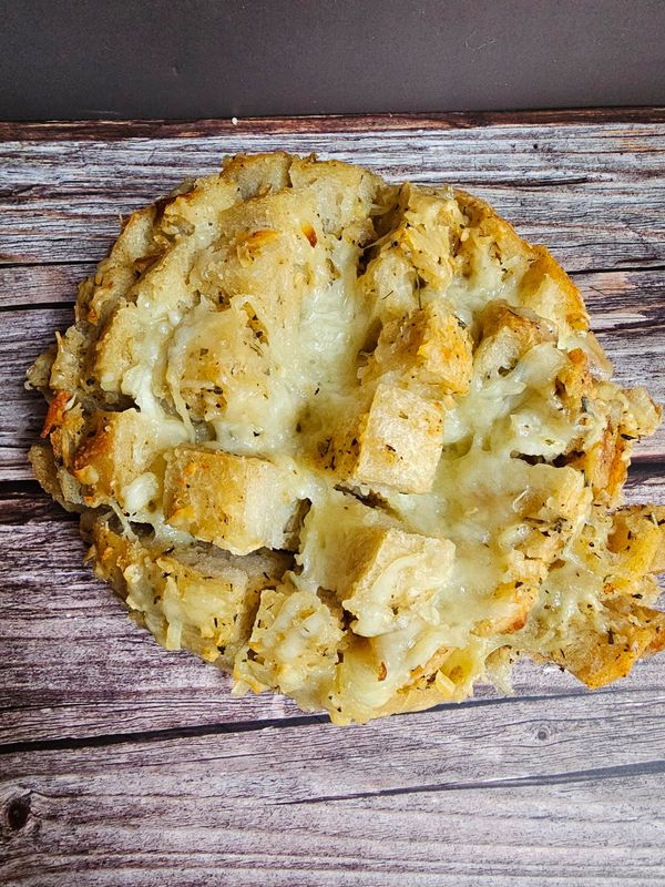 Cheesy Garlic Pull-Apart Sourdough Bread