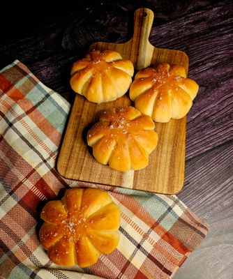12 pk Sourdough Dinner Rolls