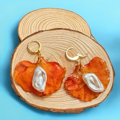 Pendientes de flamboyán con perlas
