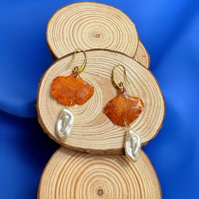 Pendientes de flamboyan pequeños con perlas