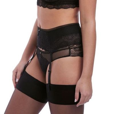 Freya  Expression Suspender