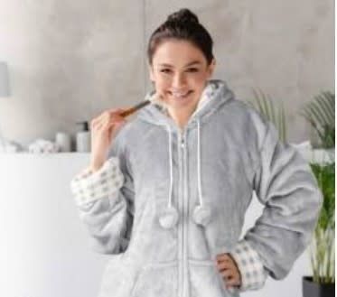 Jolie Hooded Zip Robe