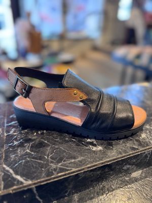 Django &amp; Juliette - Madis