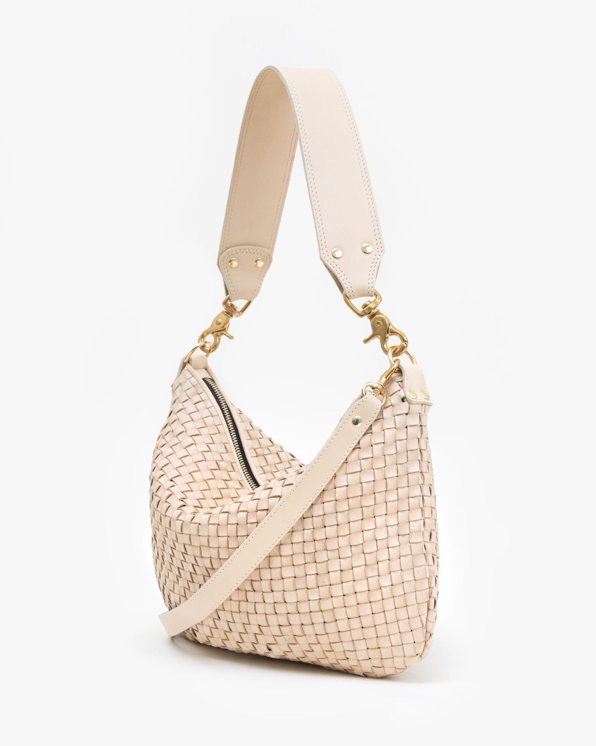 CLARE V PETIT MOYEN MESSENGER CREAM RATTAN