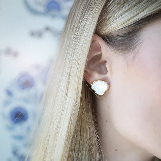 ASHA CLAM SHELL STUD