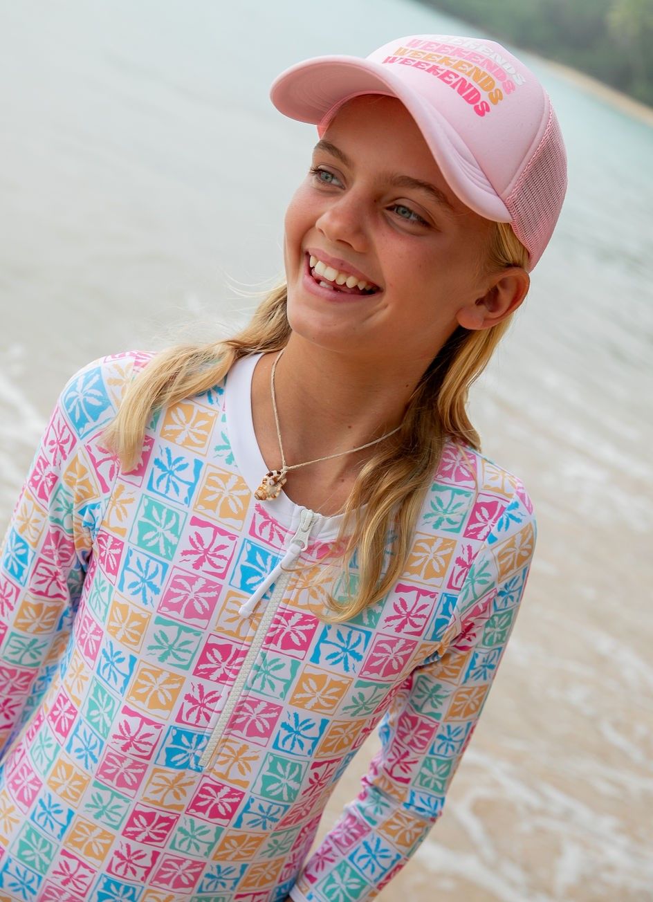 FEATHER 4 ARROW WEEKENDS TRUCKER HAT FAIRY TALE PINK