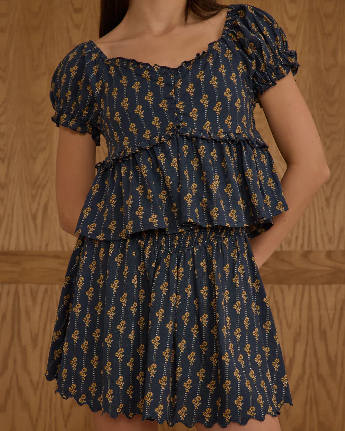 RYLEE &amp; CRU SMOCKED V MINI SKIRT || VINTAGE BLOOM - TEEN NAVY