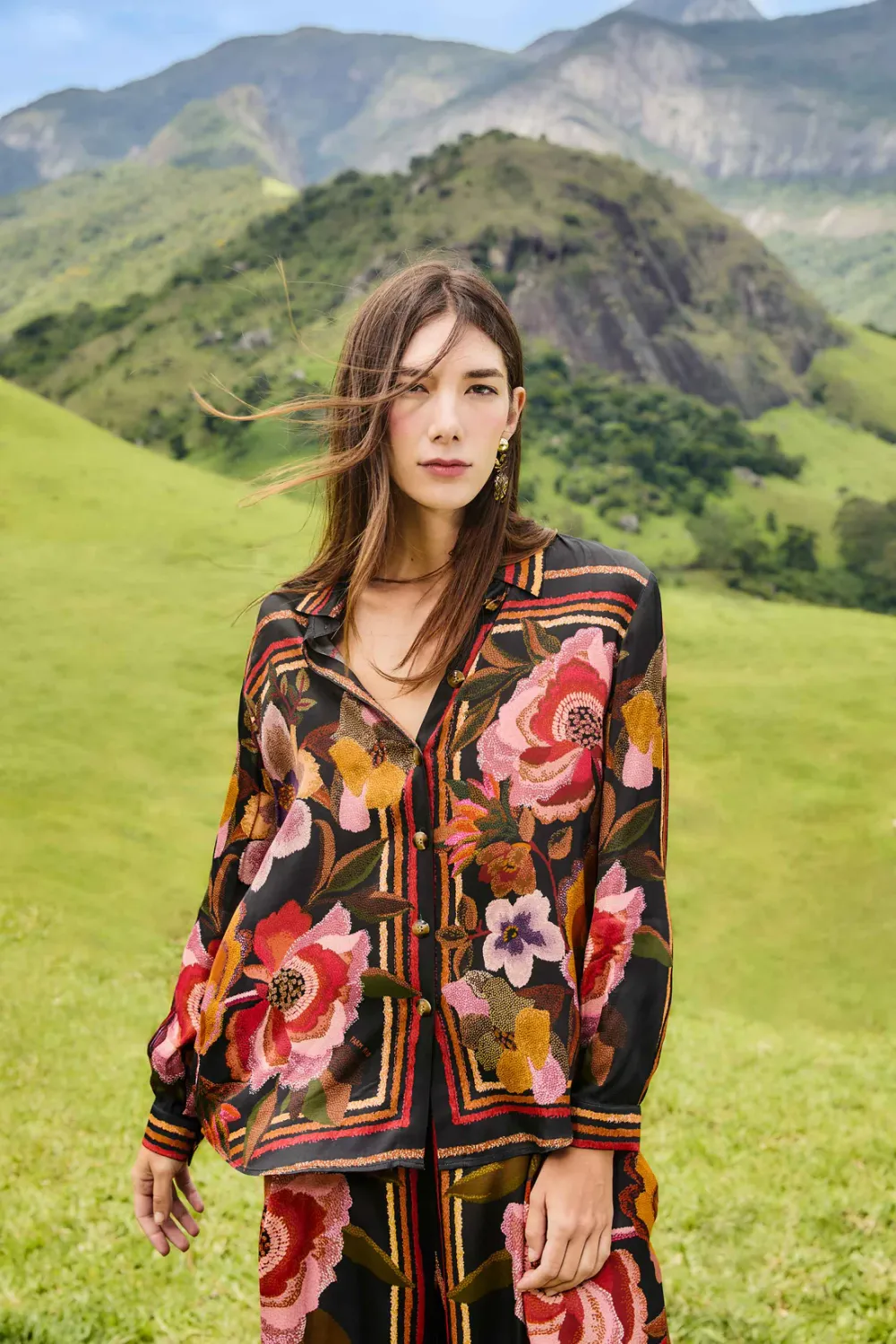 FARM RIO CHENILLE FLOWERS BLACK SHIRT