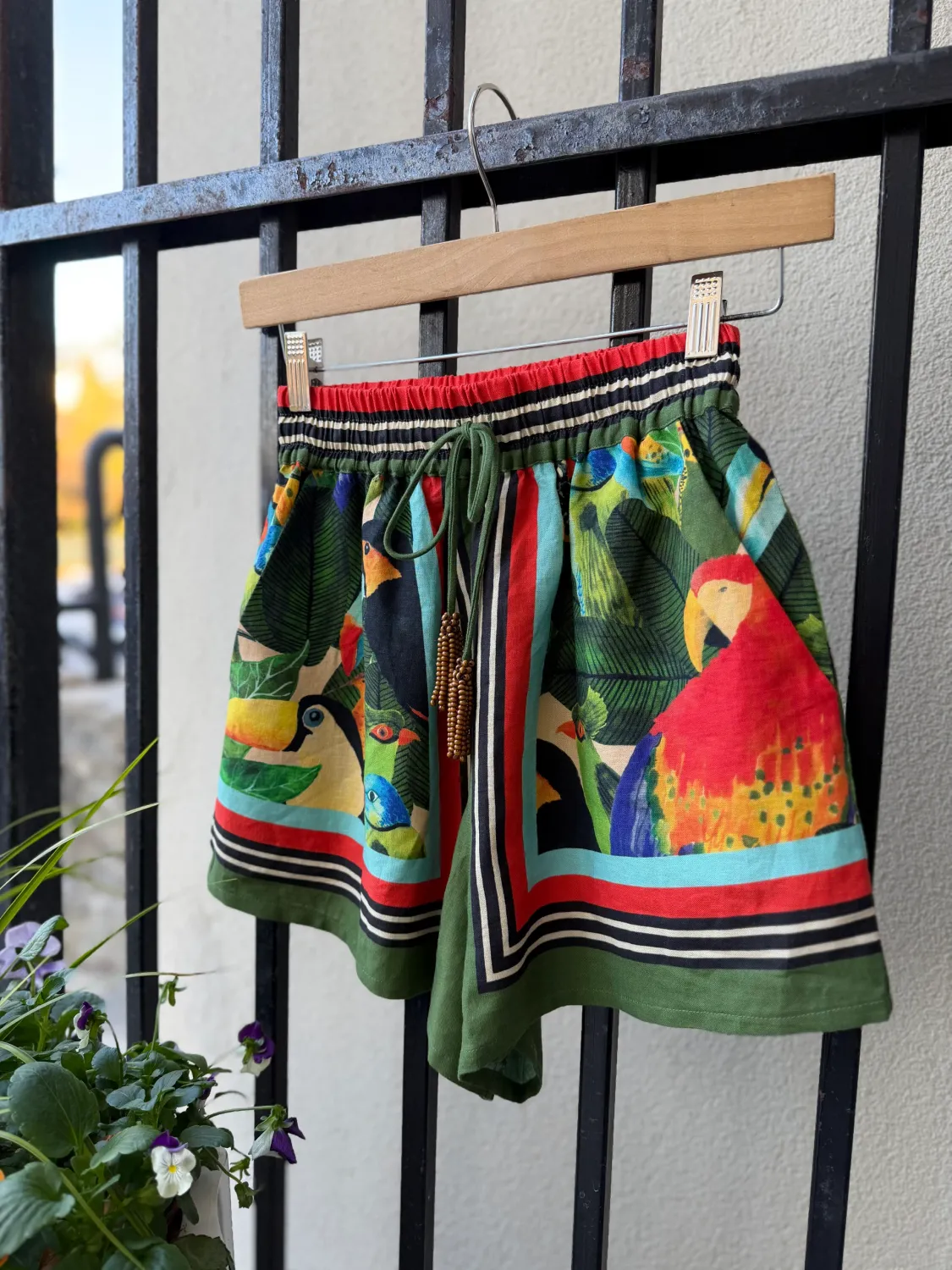 FARM RIO BIRD LEAVES SHORTS