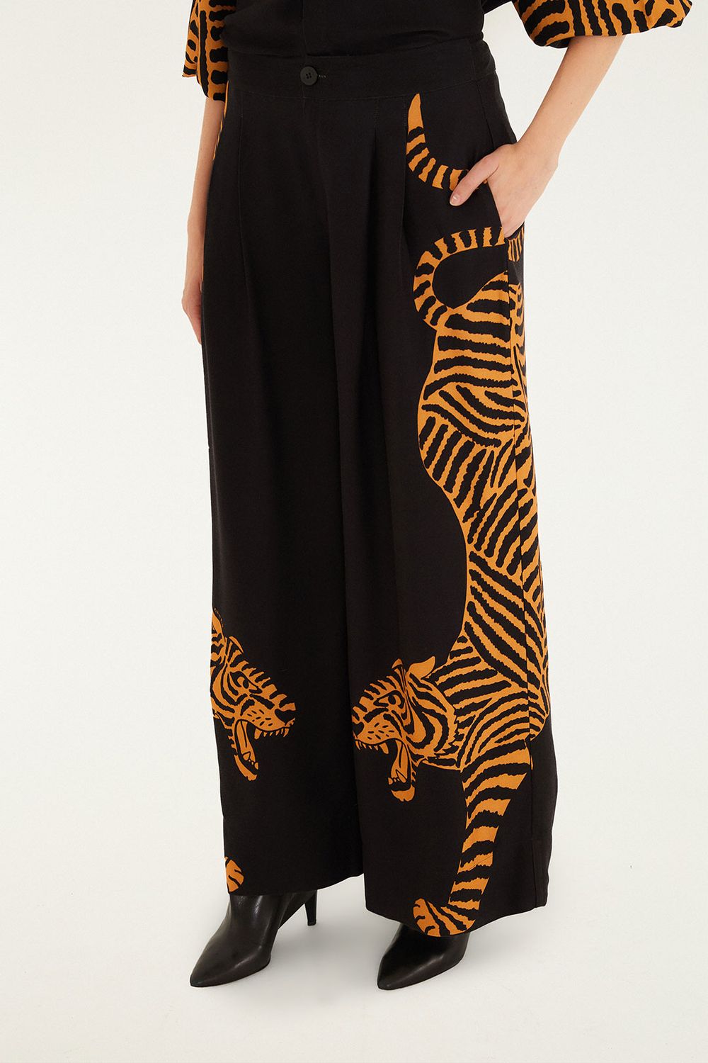 FARM RIO BLACK TIGER PANTS