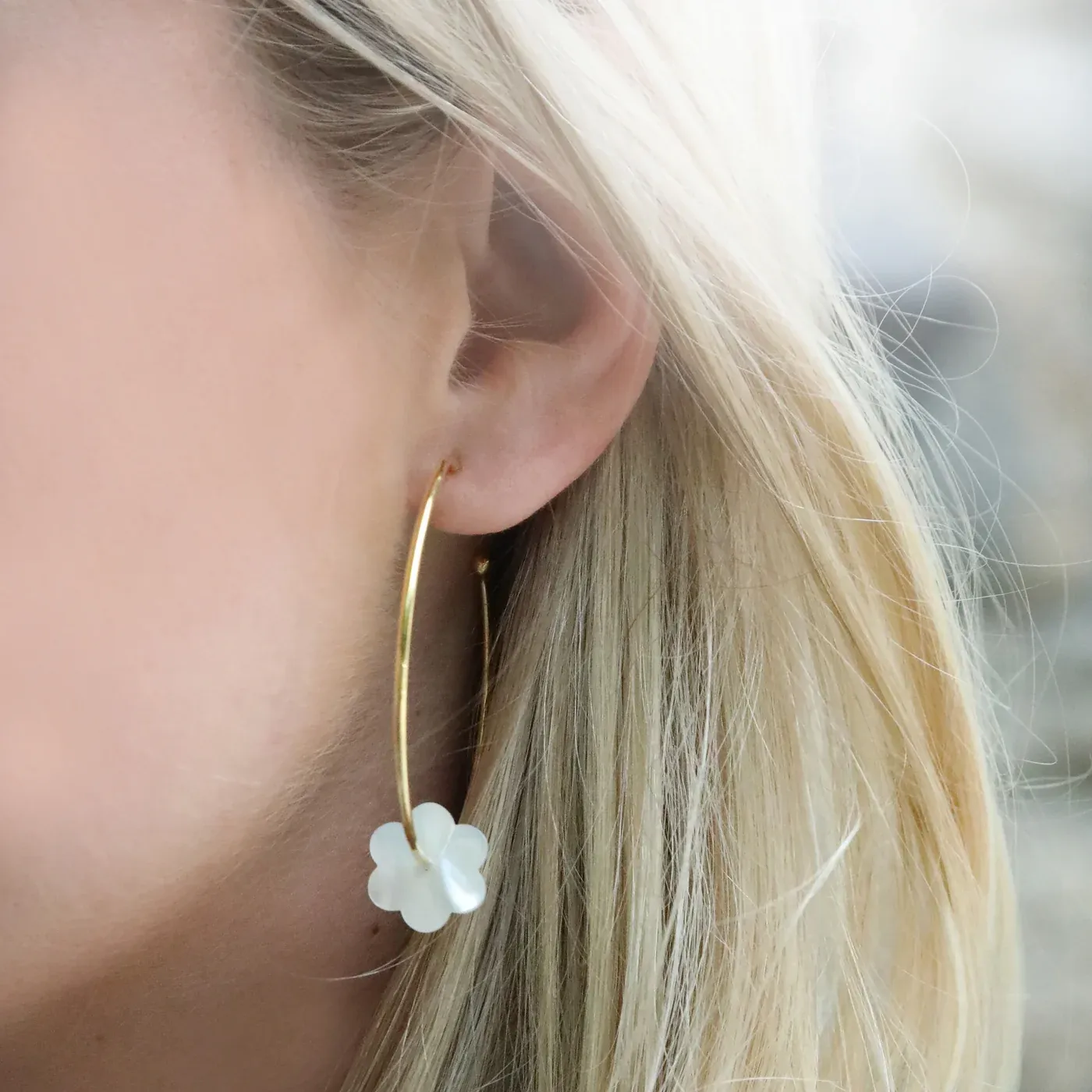 ASHA FLOWER HOOP- LA- MOP- 14K