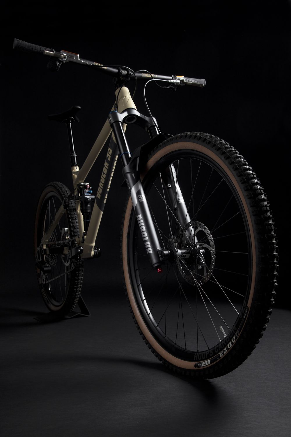 SF25-Durolux38-EVO-BOOST-EQ-RC+-PCS-DS-15AH2-110-29-170 Gloss Black / Silver decal  (YS728 w/ RAL9006 Decals)