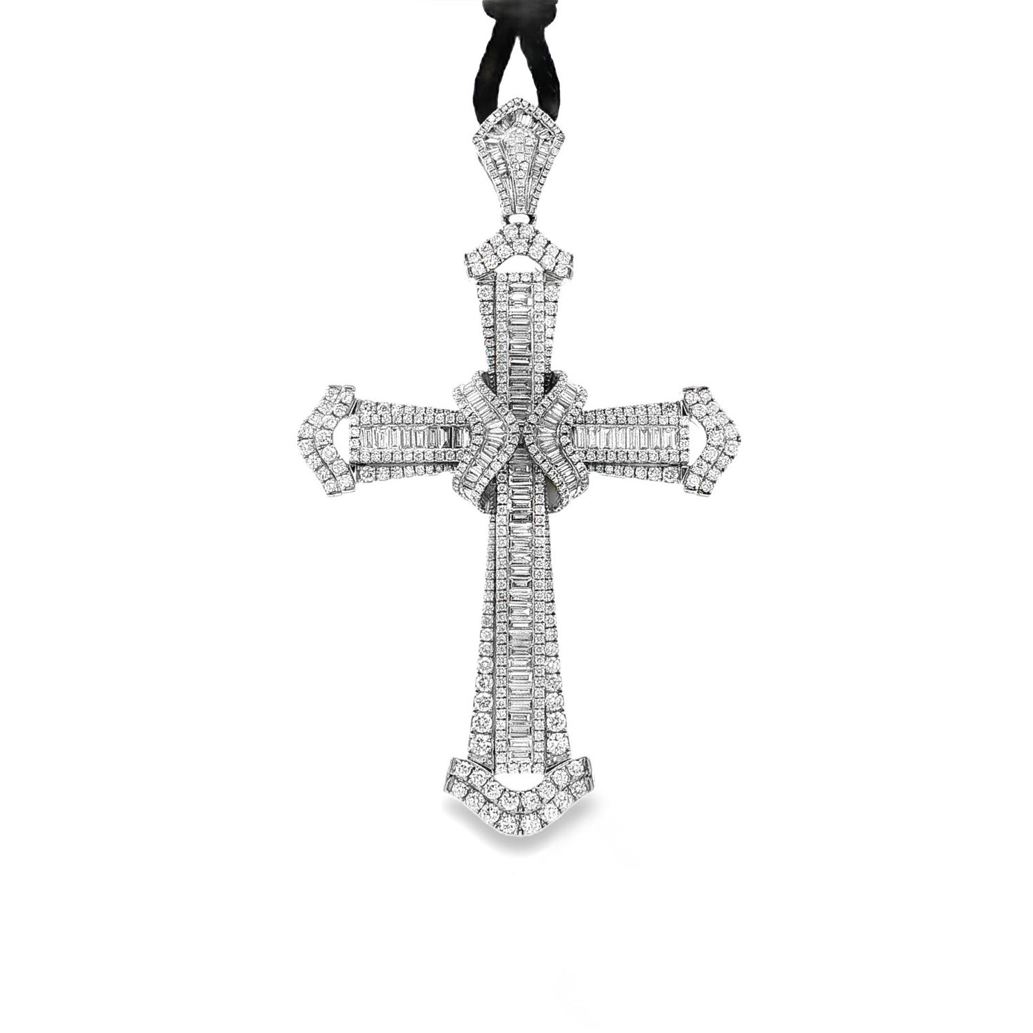 18K White Gold Natural Diamond Classic Cross Pendant BJL0031