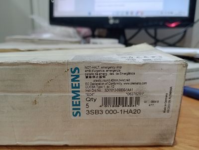 Siemens 3SB3 000-1HA20 - wyłącznik awaryjny