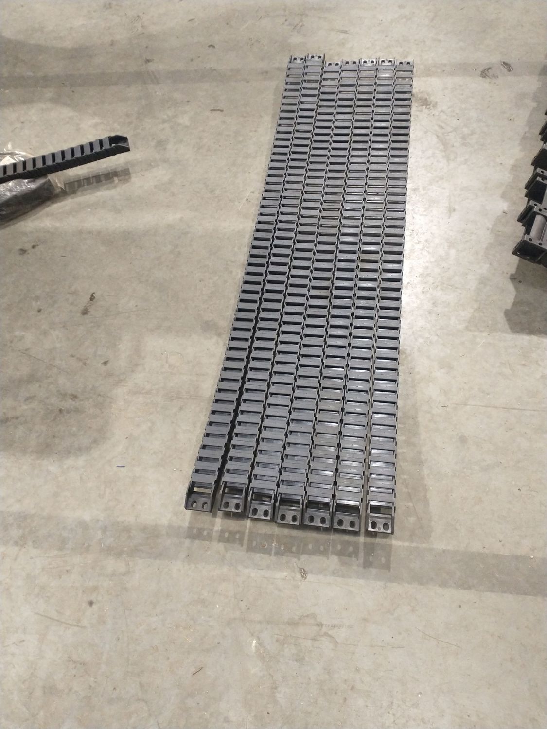Prowadnica kabli robota 100 cm x 4 cm