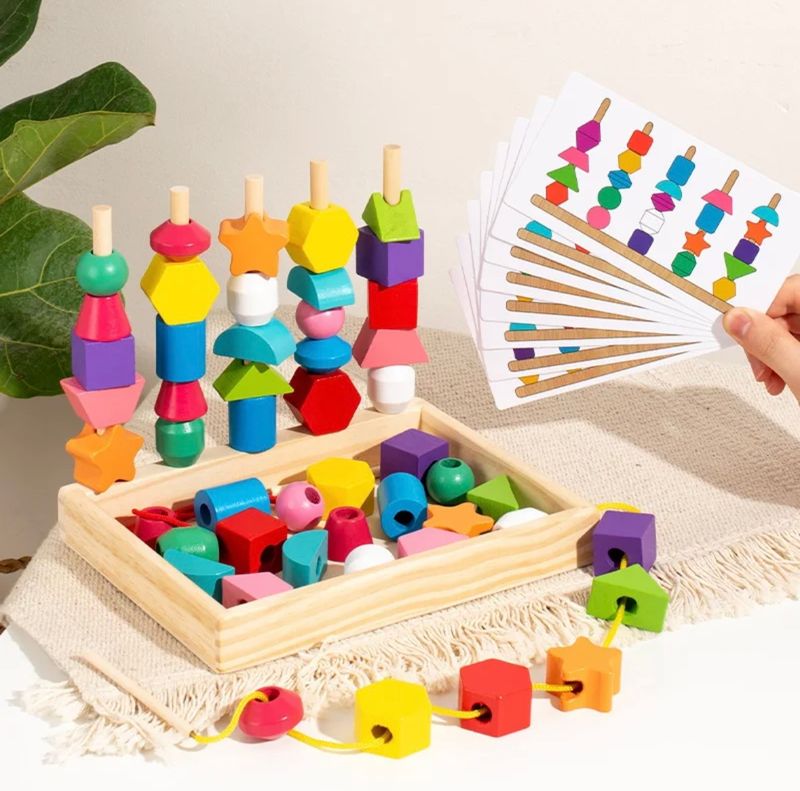 Montessori Geometrische Sortierspiel, Holz Steckspiel mit Musterkarten, Lernspielzeug für Kinder
