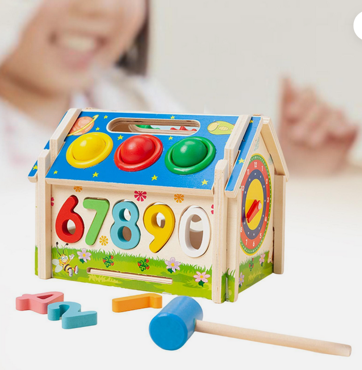 ​Holzspielzeug, Kinder Lernspielzeug, Haus aus Holz, Zahlen-Sortierspiel mit Hammer,