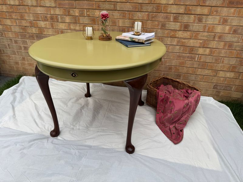 Round 1940's solid wood Table