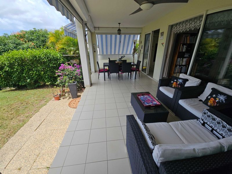 Appartement T4 en rez de jardin + garage- vue mer