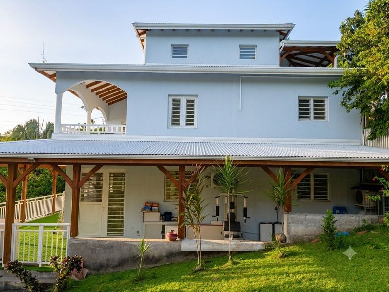 Grand Plateau F3 de 150 m² + Garage - Grande Savane - Ducos