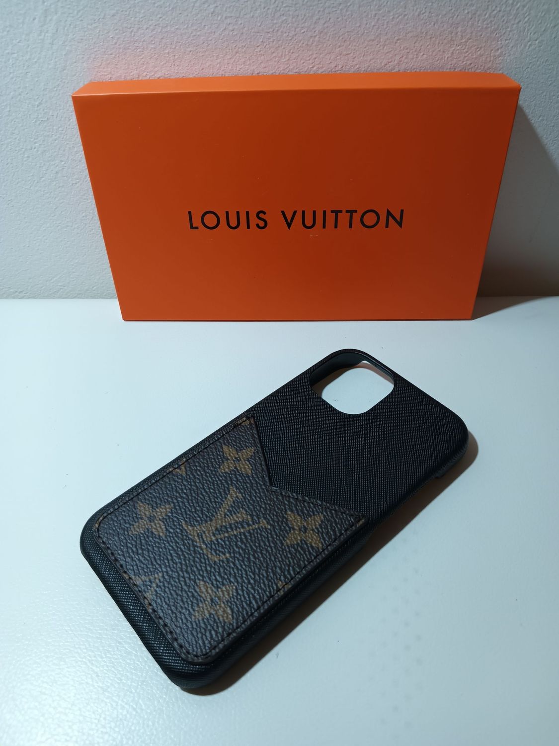 LV.