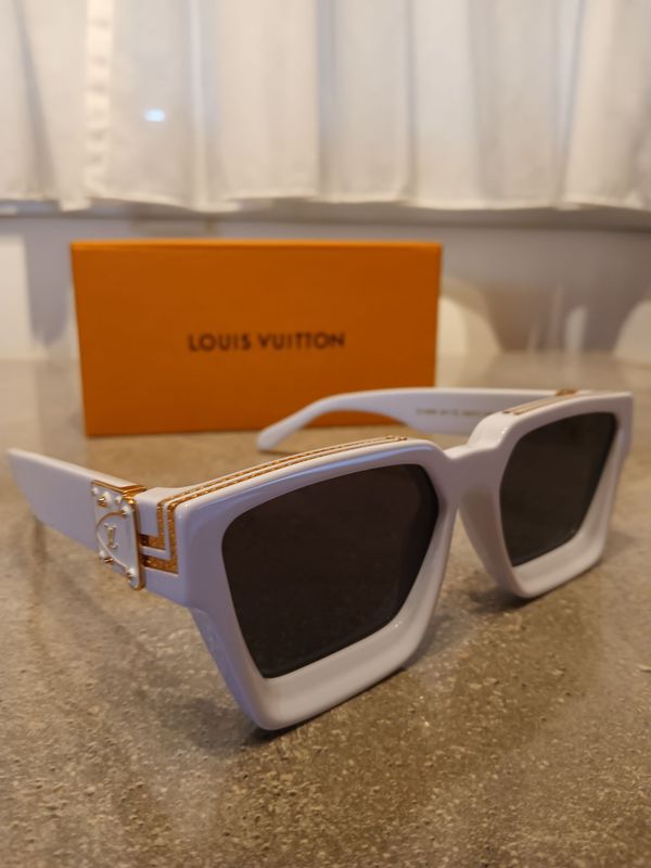 LV.