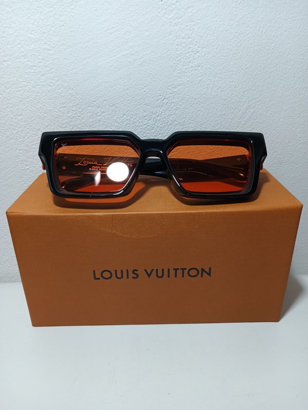 LV.