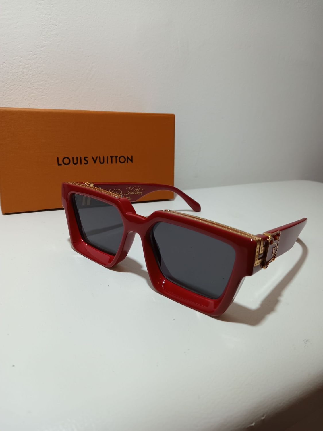 LV.
