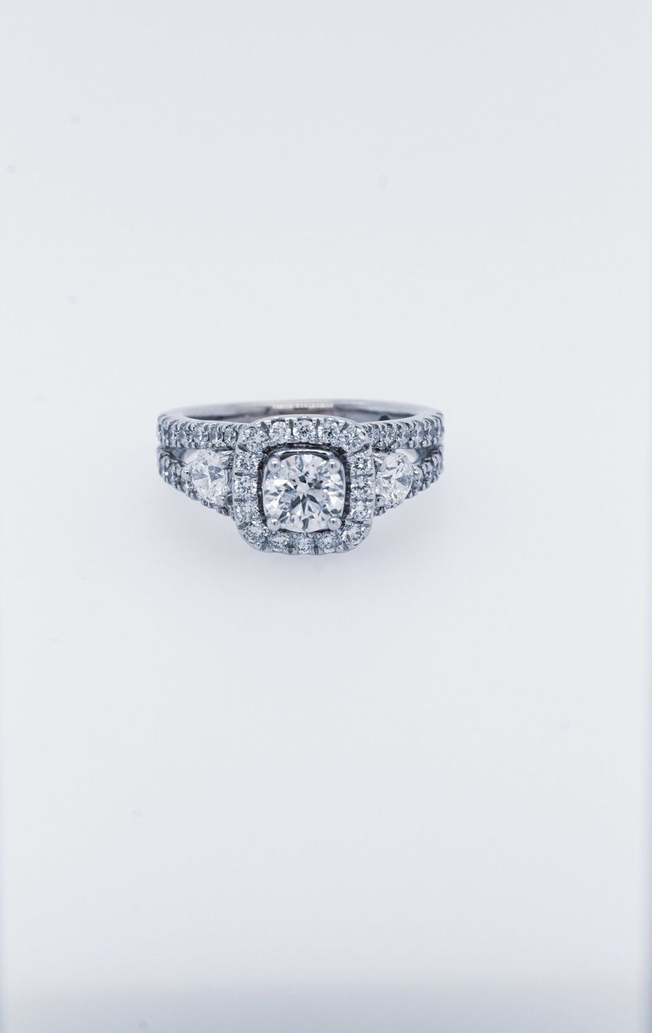 LET-14KW 6.21g 1.64ctw (.60ctr) I/SI2 Celebration Grand Diamond Halo Engagement Ring (size 5)