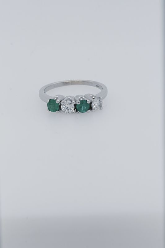 14KW 2.6g .35ctw Diamond .40ctw Emerald Stackable Band (size 5.25)