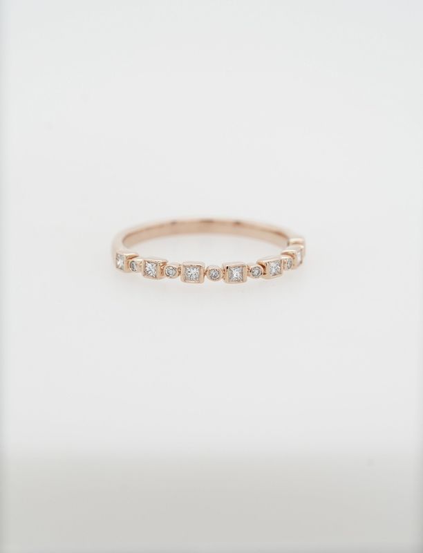 14KR 1.6g .16ctw Diamond Stackable Band (size 7)