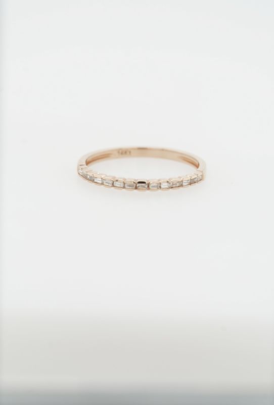 14KR 1.3g .18ctw Diamond Stackable Band (size 7)