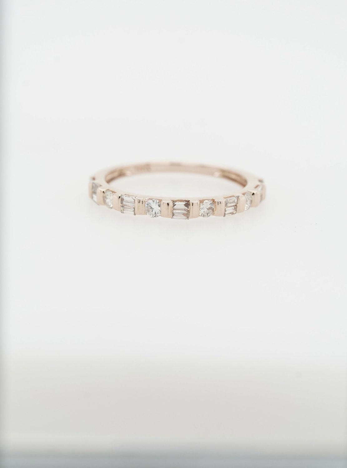 14KR 1.7g .52ctw Diamond Stackable Band (size 7)