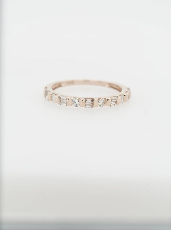 14KR 1.7g .52ctw Diamond Stackable Band (size 7)