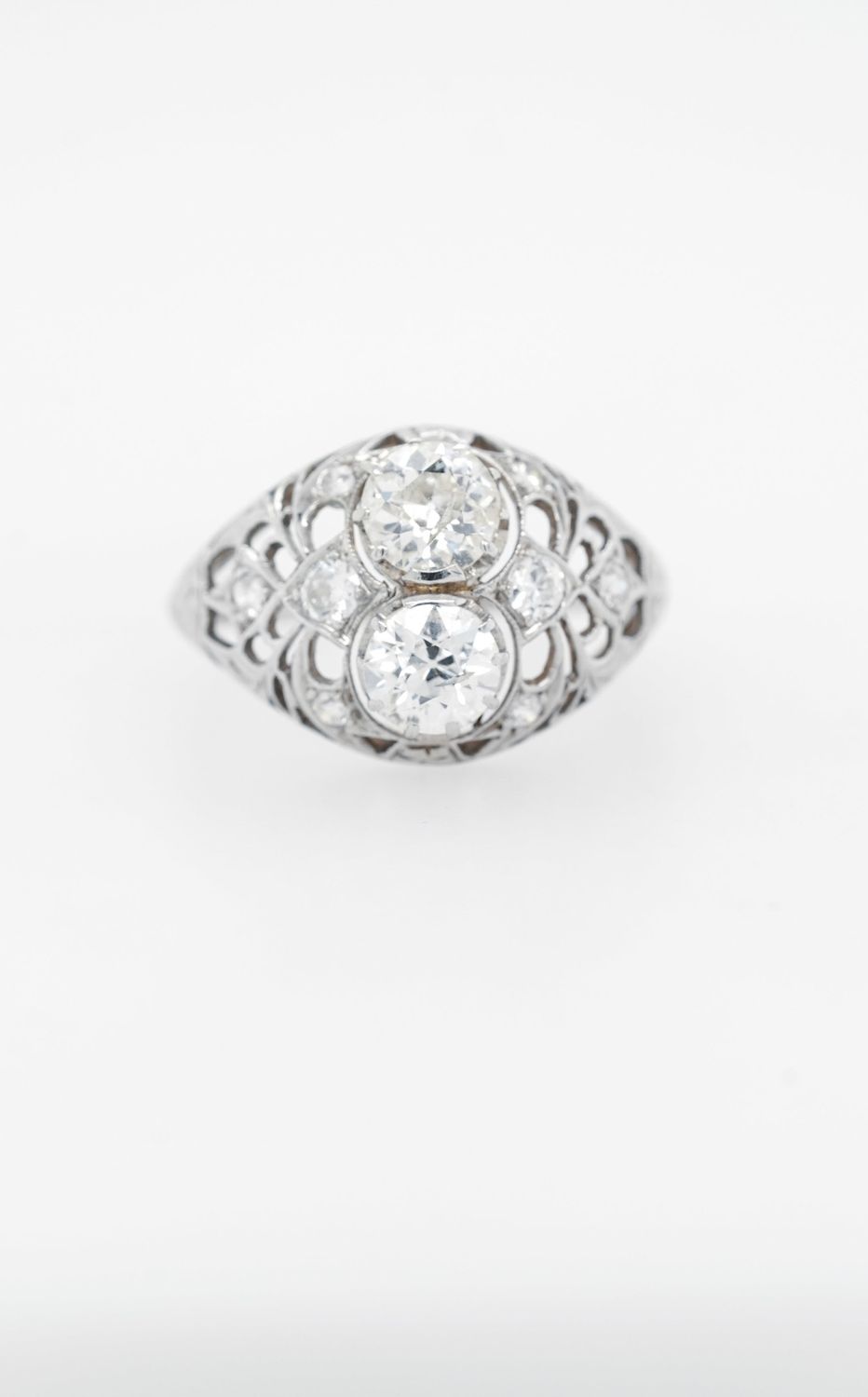 18KW 3.3g 2.00ctw (.80/.80ctrs) H-J/SI2 European Cut Diamond Antique Ring (size 7)